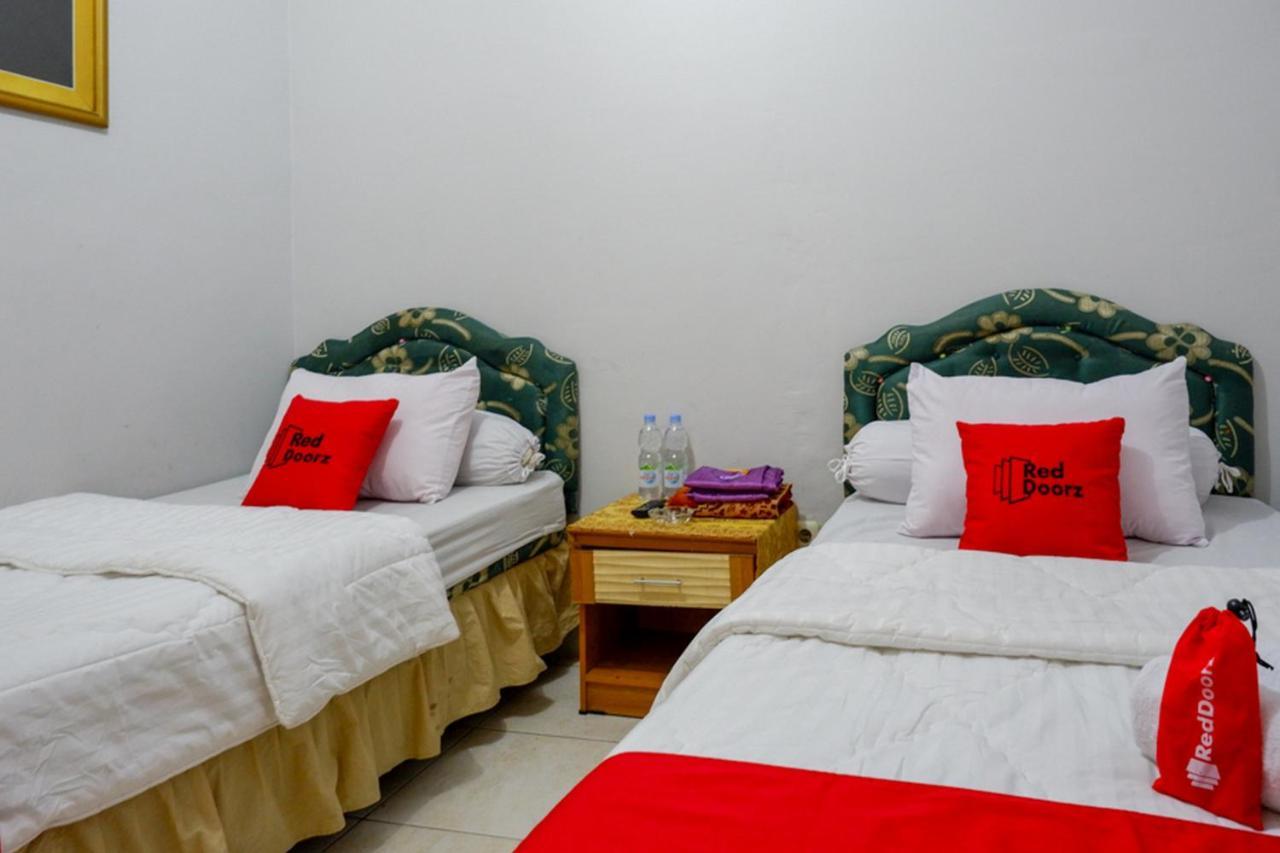 Reddoorz @ Hotel Aulia Majene Exterior photo
